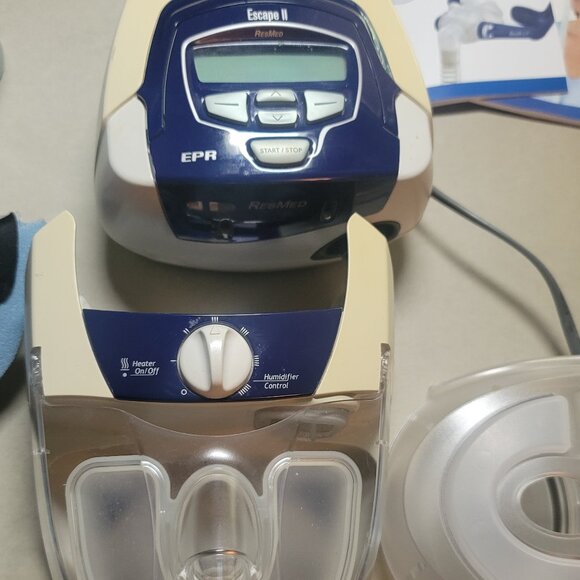 ResMed S8 Elite II CPAP with Easy-Breathe and H4i Heated Humidifier - Picture 14 of 15
